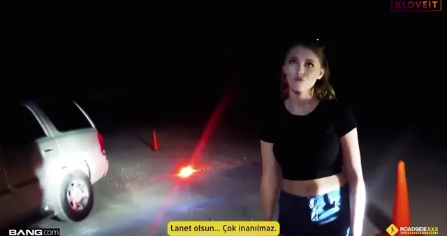 Lastik Yolun Kenarında Patladı – Altyazılı Porno — Vip Pornolar · sahne 1