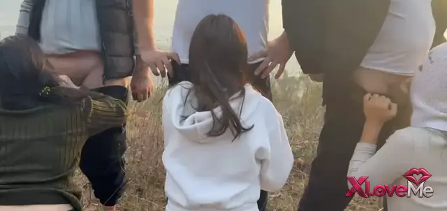 Porno 64 — 3lü Grup 3 Kız 3 Erkek outdoor sakso videosu