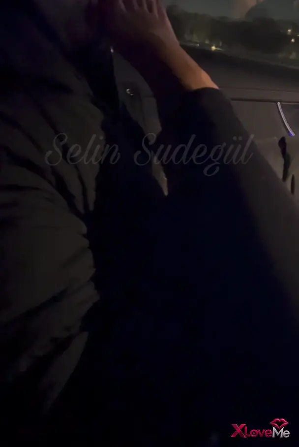 Ayak Fetiş Araba süren manitanın ağzına parmaklarını soktu — Selin Sudegül