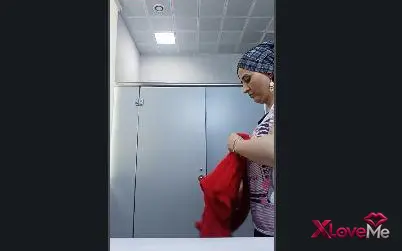 Twitter ifşa — Çalıştığı yerin tuvaletinde soyunan Türbanlı olgun