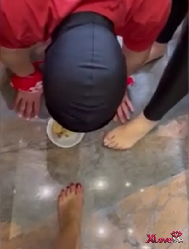Dilek Kaya ifşa Elleri kelepçeli köleye eziyet etti — Dilek Kaya