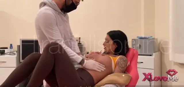 Porno Film — Doktor Porno Hira Helis muayenede doktora sakso çekti — Hira Helis