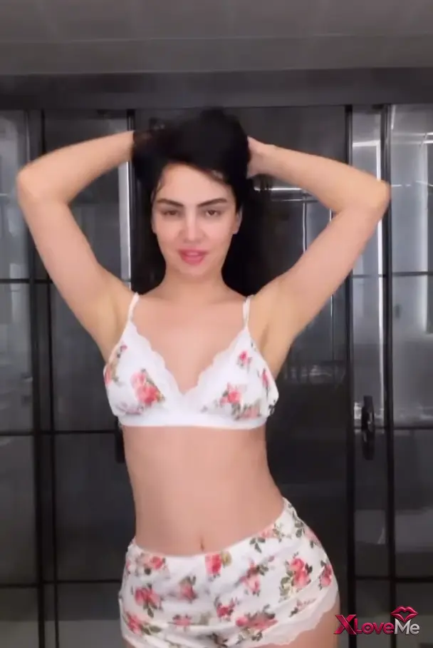 XXX — Ece Ronay ifşa Fenomen milf hatundan videolar