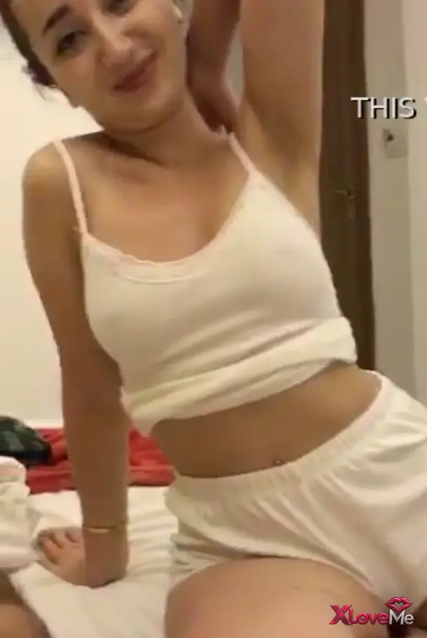 Masaj Porno — Kafası güzel sevgili yarrağa amcık sürttü — Kafası
