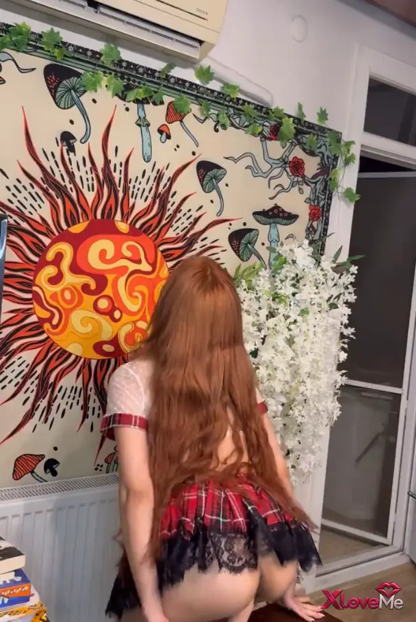 Lina Su özgen ifşa Masanın üstündeki dildoya oturdu — Lina Su Özgen