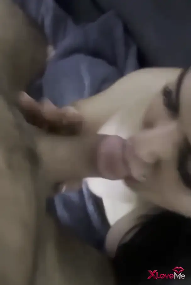 Milf Sakso Buse Este diz çöküp yarrağı ağzına aldı — Buse Este