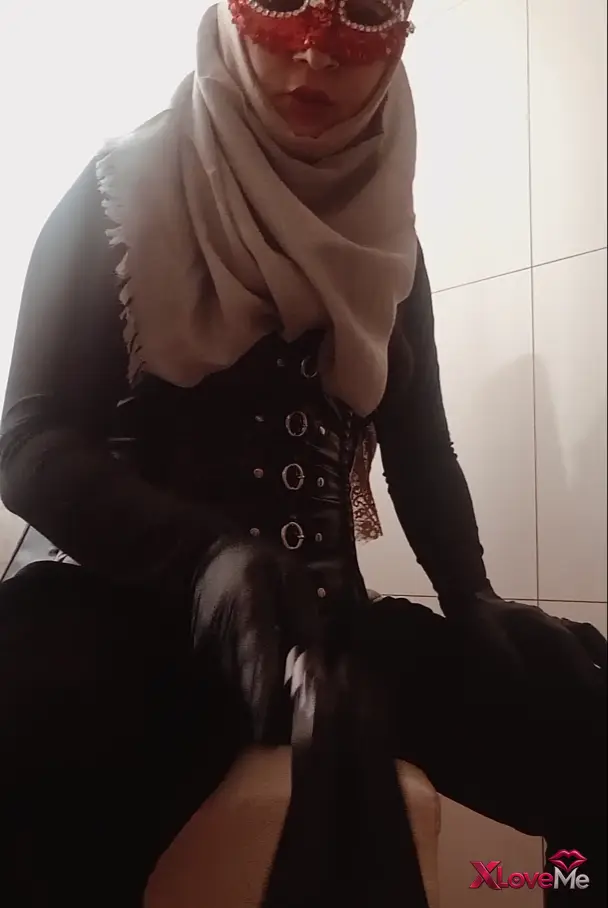 Ayak Fetiş Porno — Mistress Nilüfer ifşa – Türk Türbanlı Sahibe Vol 7 — Mistress Nilüfer
