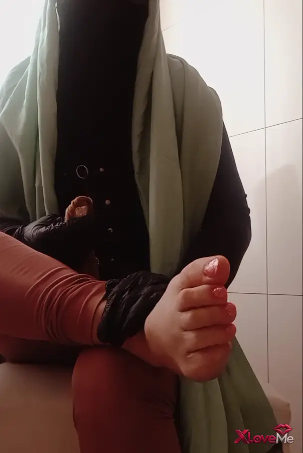 Ayak Fetiş Porno — Mistress Nilüfer ifşa – Türk Türbanlı Sahibe Vol 8 — Mistress Nilüfer