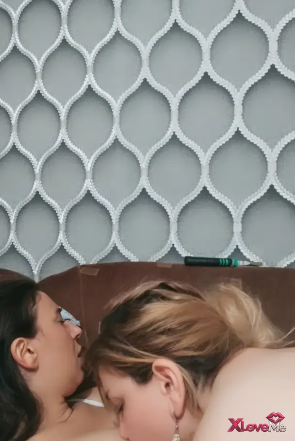 Sevgililer — Olgun Lezbiyen Sarı Kız sevgilisiyle nude yayında