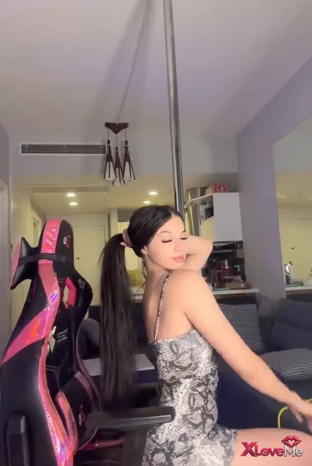 İfşa Alemi — Özgesss ifşa Seksi hatundan kayça show seyret
