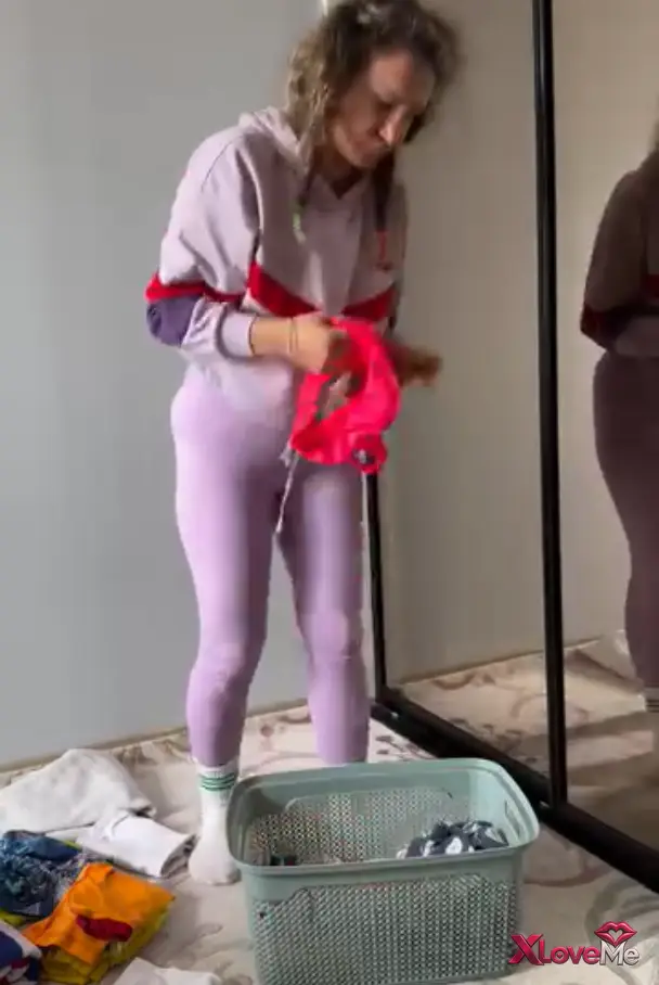 Özlem Aksu ifşa Makineden çıkan çamaşırları ayırdı — Özlem Aksu