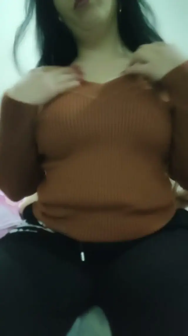 Prenses ifşa Kocaman meme uçlarını gösterdi — Prenses