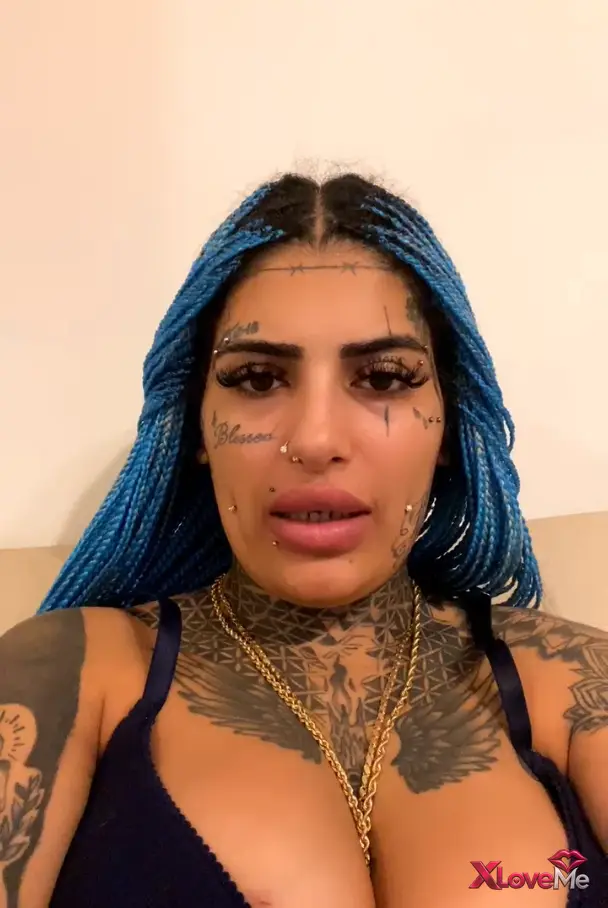 Raperin Yılmaz Sex — Raperin Yılmaz ifşa Meme dekolteli yayın yaptı — Raperin Yılmaz