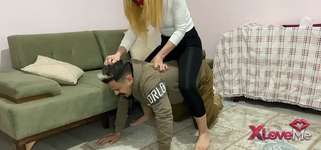 Masaj Porno — Sahibe kadın köle kocasının sırtına bindi — Keyifhane