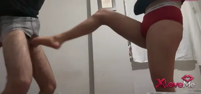 Sahibe Zeynep ifşa Kölesinin sikine taşana tekme attı — Sahibe Zeynep
