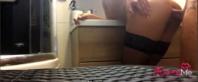 Sikiş izle Serena Karakoyun banyoda lavaboya domalıp sikildi — Serena Karakoyun