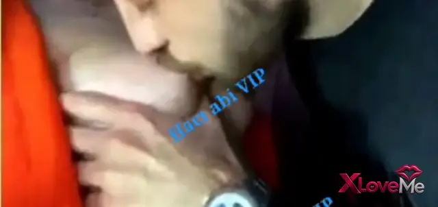 Sevişme Porno Sinsirella sakso çekip memelerini yalattı — Sevişme