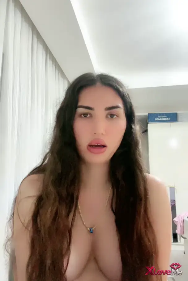Ücretsiz İzle — Tango Ays ifşa Memelerini saçlarıyla gizleyip yayın yaptı