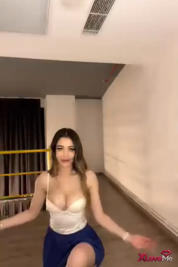 Tango BenPoine ifşa Mini etekli canlı yayın videosu seyret — Tango Poine