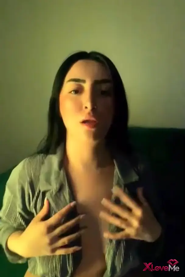 Tango Sia ifşa Seksi hatundann meme temalı yayın — Tango Sia