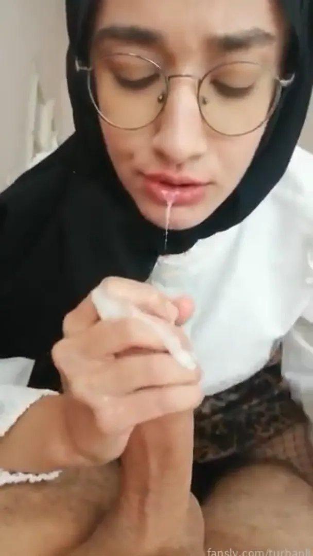 Türk Türbanlı Porno — Türbanlı Porno Hijabpornqueen saksoyla boşalttı — HijabPornQueen