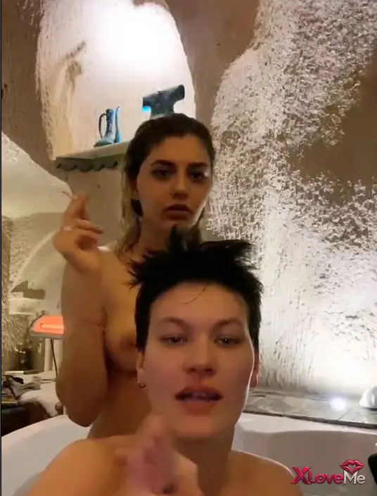 Konulu Porno — Türk Lezbiyen çiftin jakuzide sevişmesi