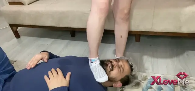 Masaj Porno — Türk Mistress önce ayakalrıyla boğdu sonra koklattı — Keyifhane