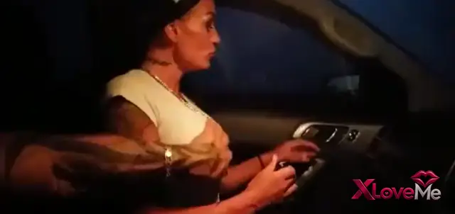 Mature Porno — Yaşlı Sakso Aleyna Nicole arabada bira içip ağza aldı — Aleyna Nicole