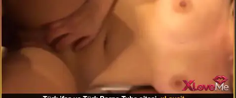 Türk Porno — Yatırmış sikiyor taş gibi Ebruyu