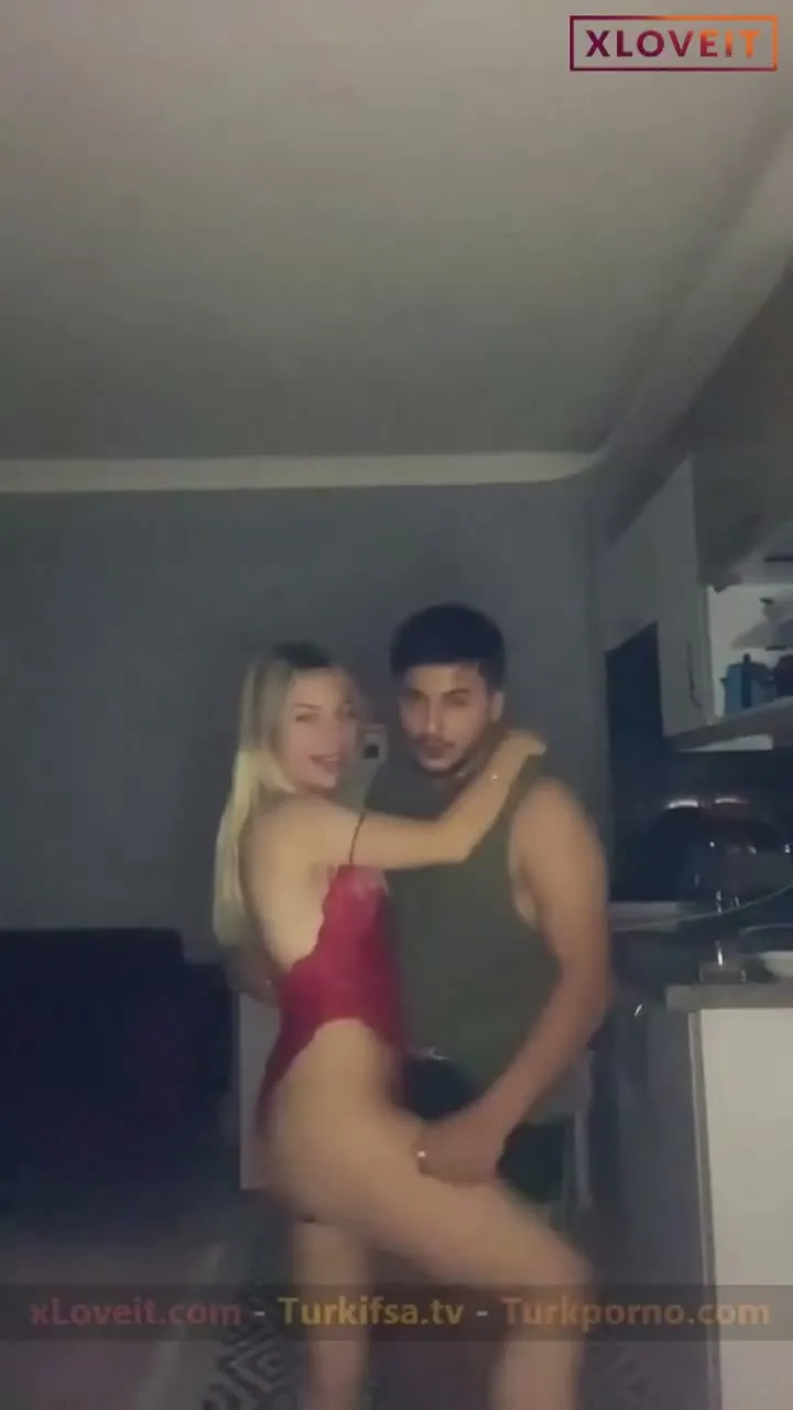 Ada Lara ifşa Sevgiliyle doyasıya öpüştü — Tango Ada Lara — Canlı Yayınlar