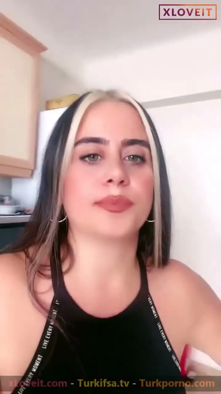 Ayşe Elbi ifşa Beyaz eteğiyle gündüz yayınında dans etti — Ayşe Elbi — Canlı Yayınlar