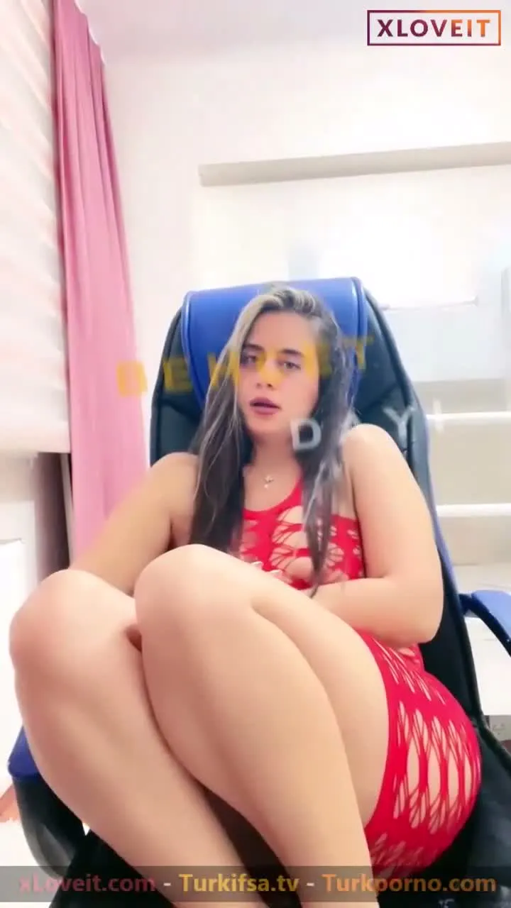 Ayşe Elbi ifşa Kırmızı sikiş elbisesiyle frikik verdi — Ayşe Elbi — Canlı Yayınlar