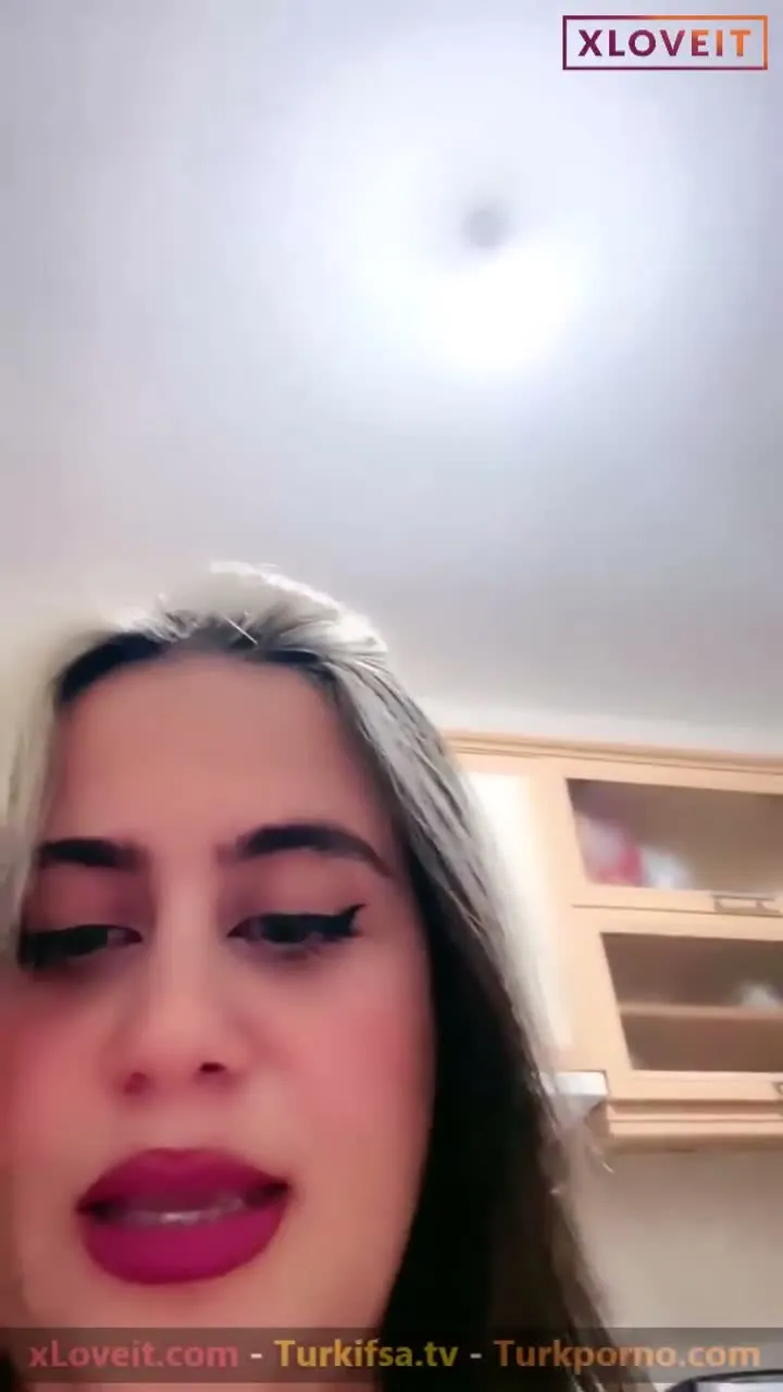 Ayşe Elbi ifşa Kocaman memelerini kameranın önüne koydu — Ayşe Elbi — Canlı Yayınlar