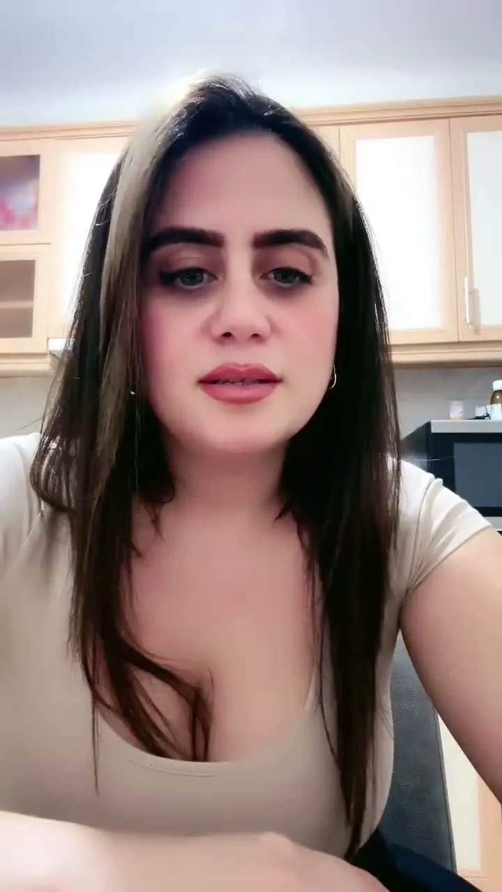 Ayşe Elbi ifşa Milf büyük memeleriyle yayında — Ayşe Elbi — Canlı Yayınlar