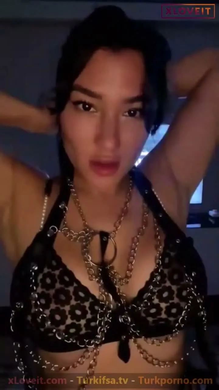 Burcu Yıldız ifşa Seksi olgundan loş ortamda nude yayın — Burcu Yıldız — Canlı Yayınlar