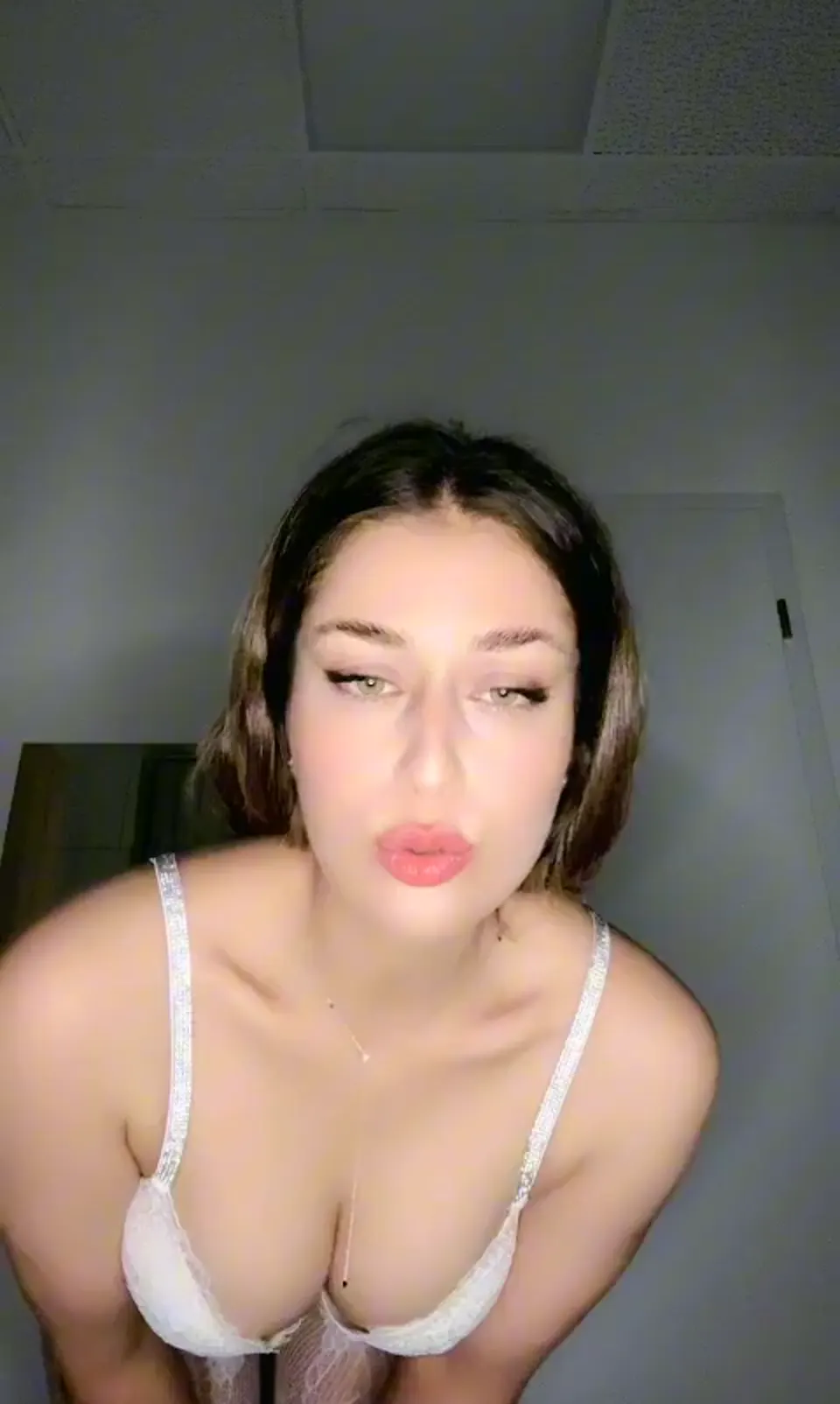 Cansu ifşa At gibi hatun beyazlar içinde canlı yayın yaptı — Tango Cansu — Canlı Yayınlar