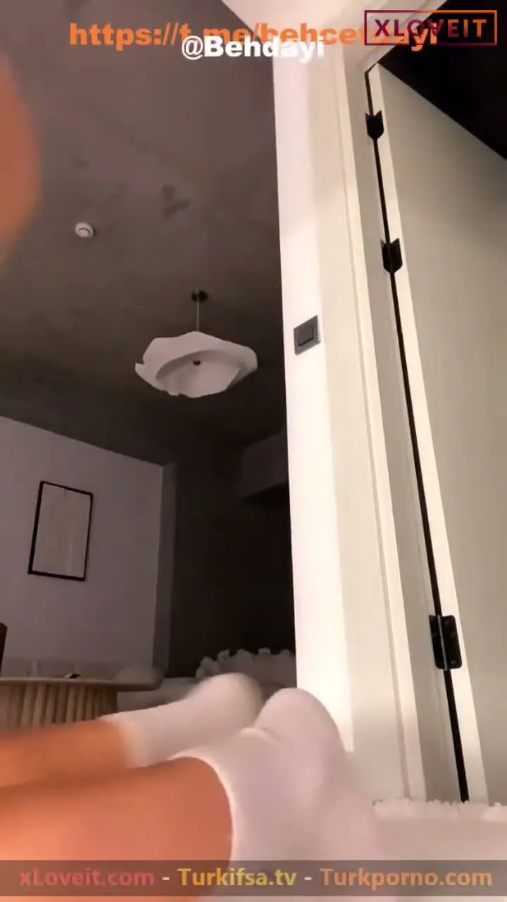 Celine ifşa Esmer seksi hatunun full çıplak yayınını seyret — Tango Celine — Canlı Yayınlar