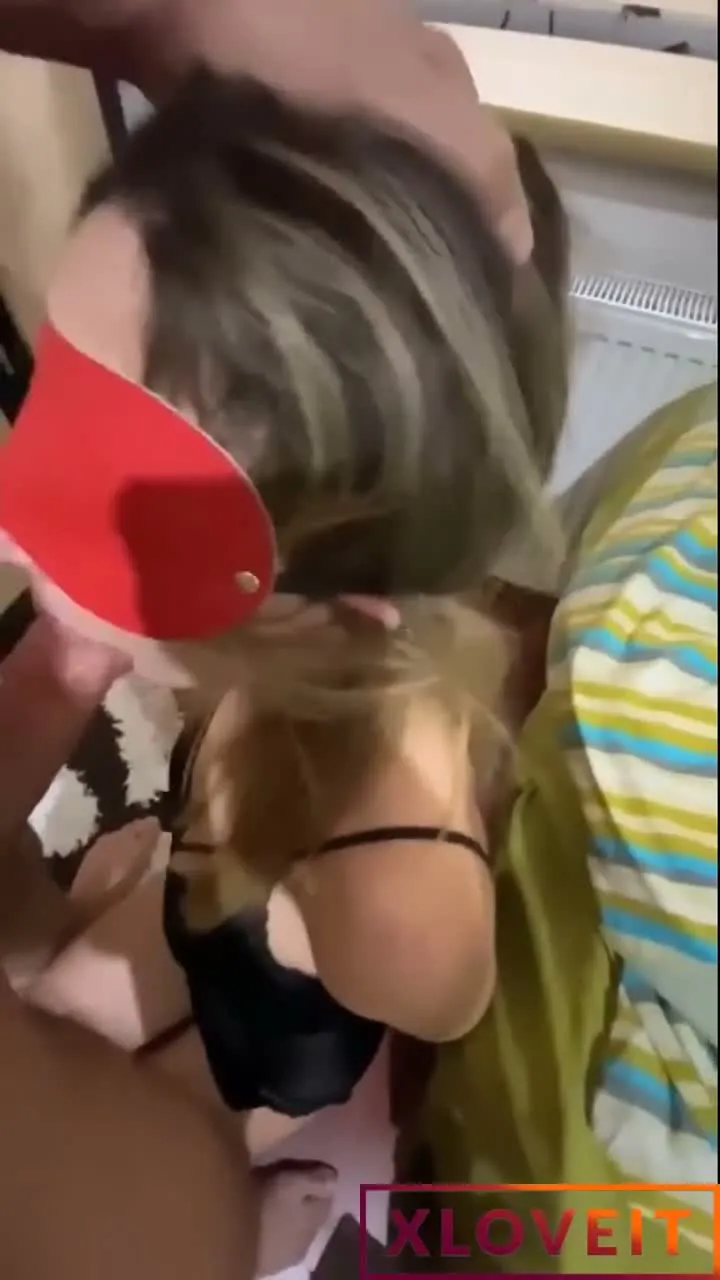 Eller gözler bağlı sikiş — Amatör Porno