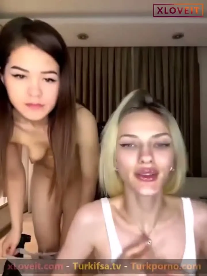 Hande Arden ifşa Nina ile birlikte soyundu — Tango Nina — Canlı Yayınlar