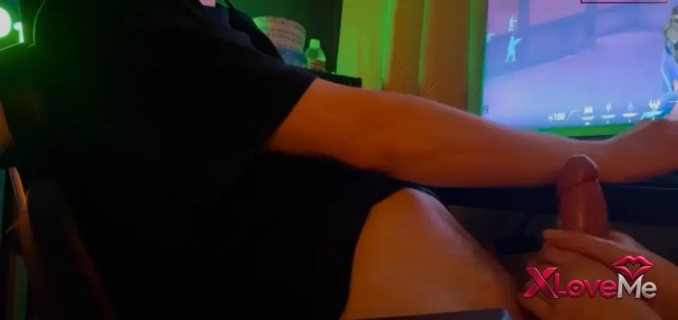 Handjob Porno CSGO oynayan manitasına 31 çekti — Handjob — Türk Porno