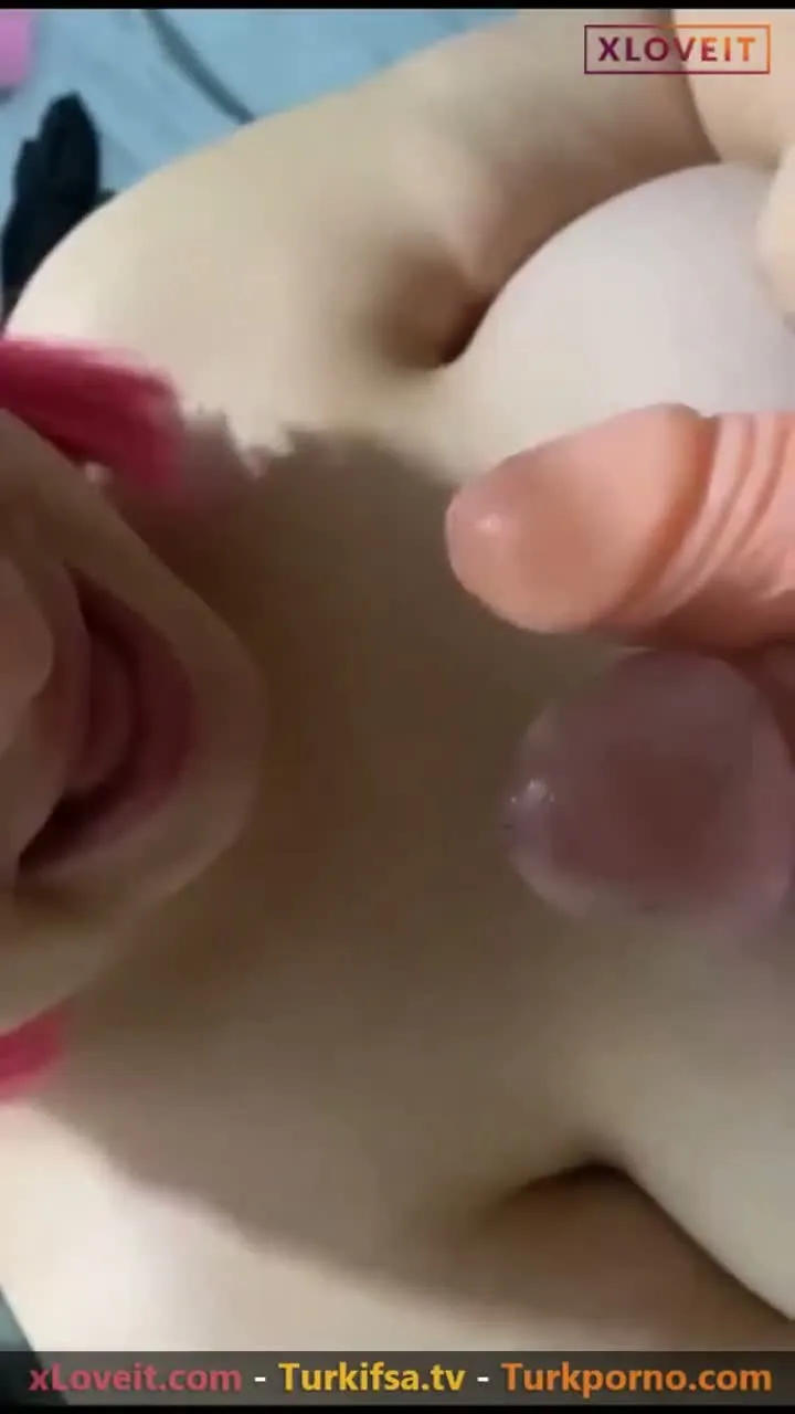 Hem yarrağa hemde dildoya sakso Kedicik — Amatör Porno