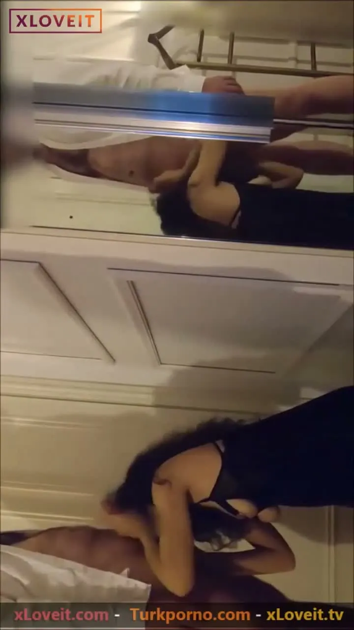 İçeriye adımını atar atmaz saksoya başladı — Amatör Porno