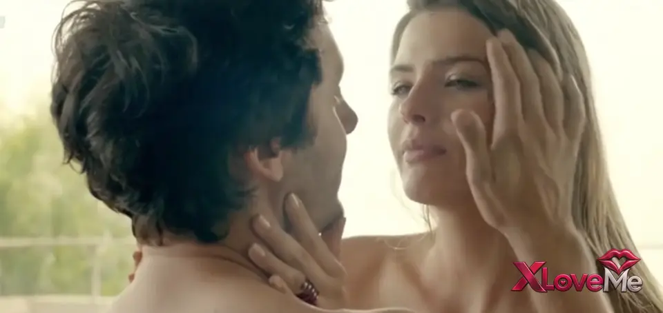 Maria Suarez ifşa icardi sevgilisi filmden öpüşme sahnesi — Mobil Porno