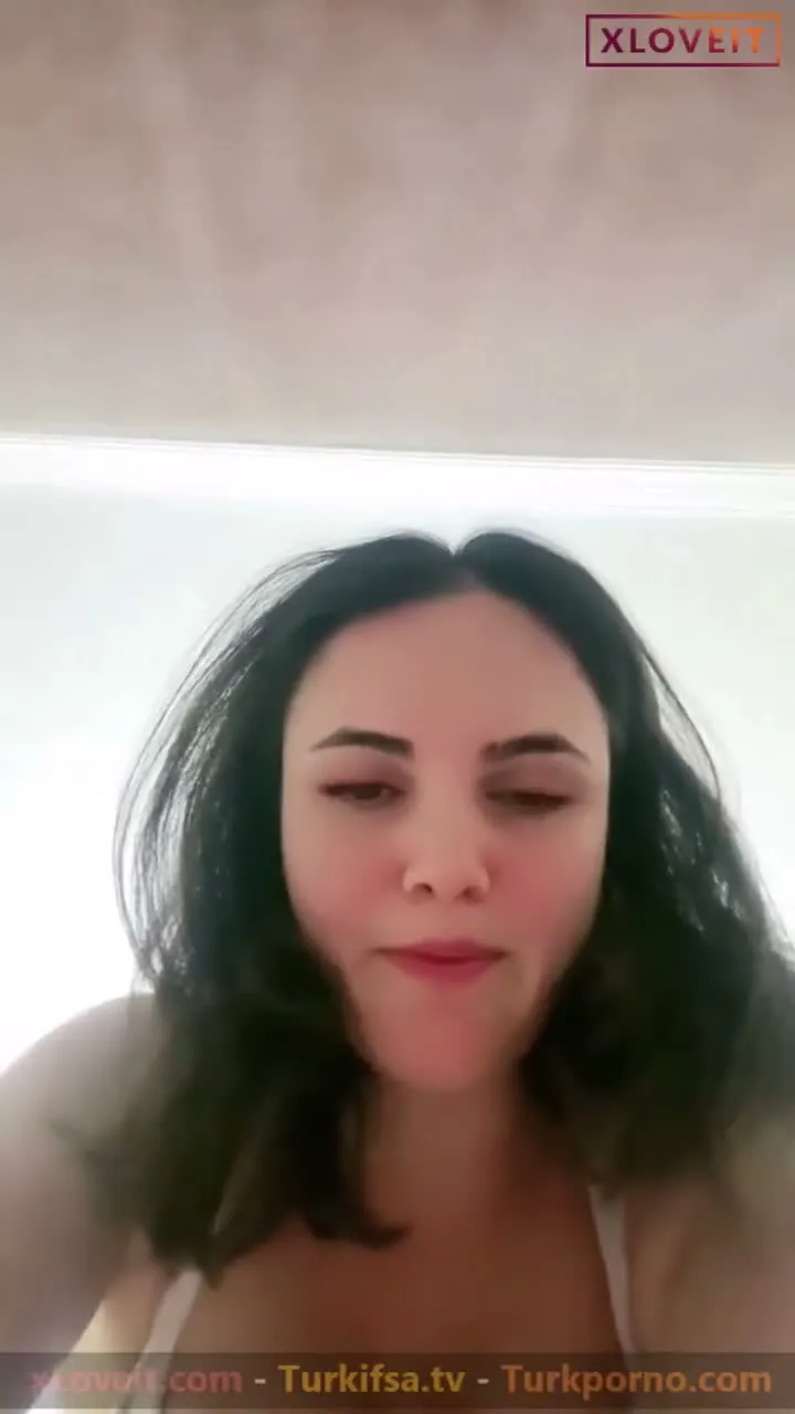 Melek ifşa Beyaz tenli hatundan canlı yayın — Melek — Canlı Yayınlar