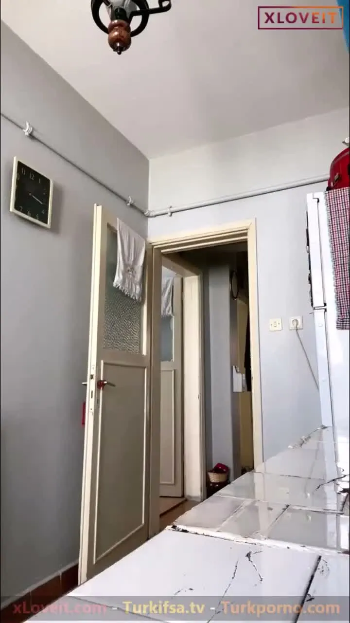 Miki ifşa Türk lolita meme gösterdi — Canlı Yayınlar