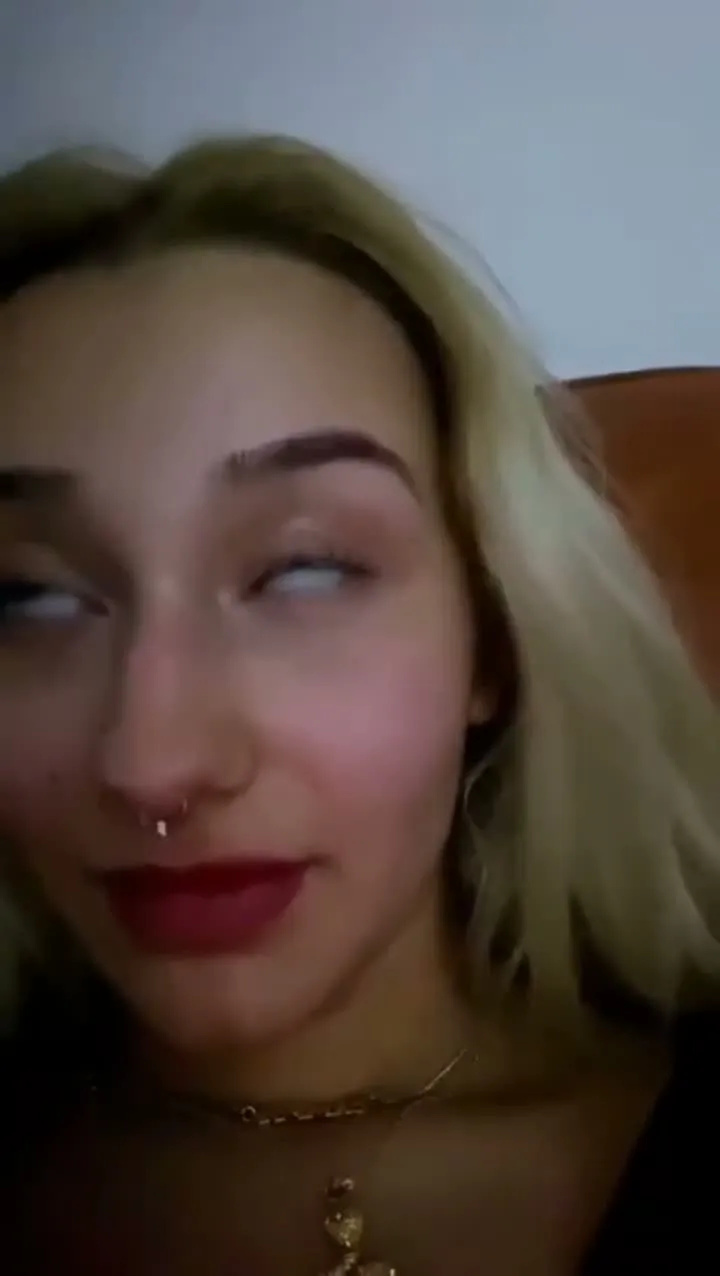Naz Elbir ifşa Sakso çekip twerk yaptı — Naz Elbir — Türk Sakso