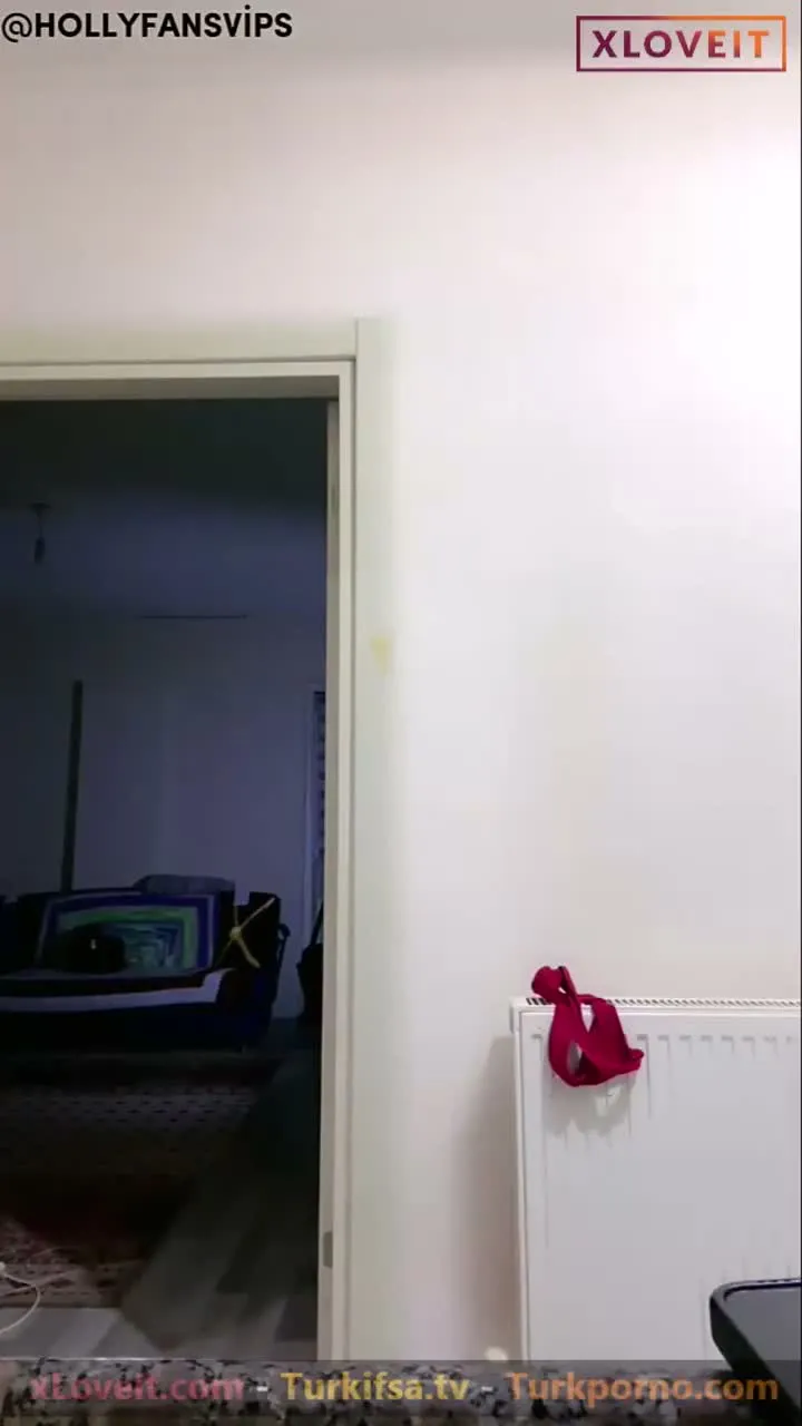 Neon Pembe ifşa Türbanlı kaşar canlı yayında soyundu — Canlı Yayınlar