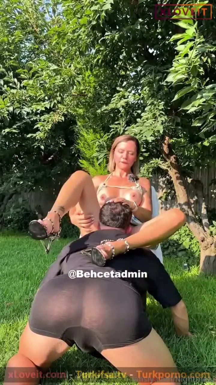 Nightmeal Porno HD Tatilde hayranına amcığını yalattı — Nightmeal — Mobil Porno