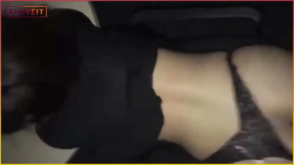 Ofiste sex stajere kayıyor — Amatör Porno