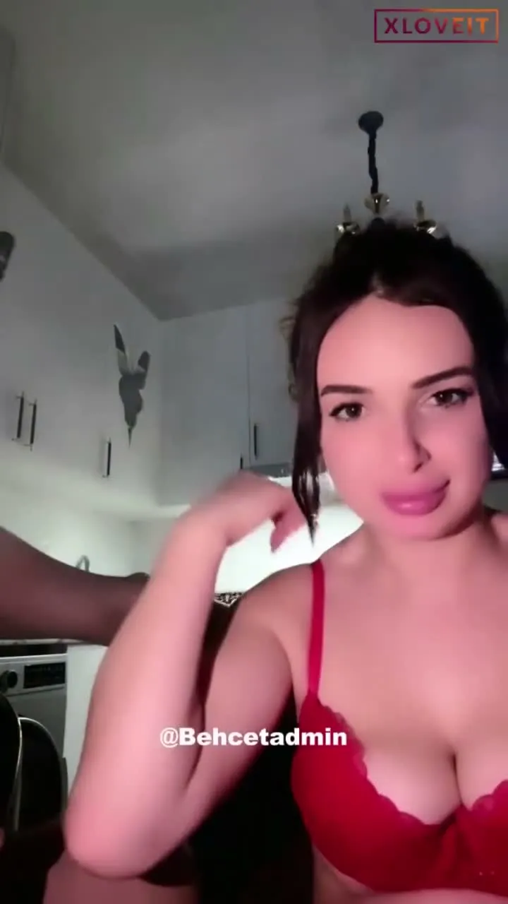 Sakso Porno Biricik nargile içip gırtlağına saplattı — Tango Biricik — Mobil Porno